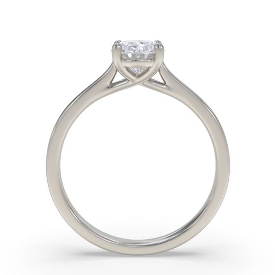 Verlobungsring mit ovalem Diamanten